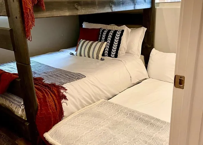Cozy 2br Updated In The Pines,