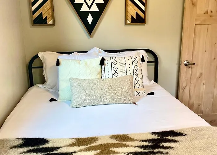 Cozy 2br Updated In The Pines, *